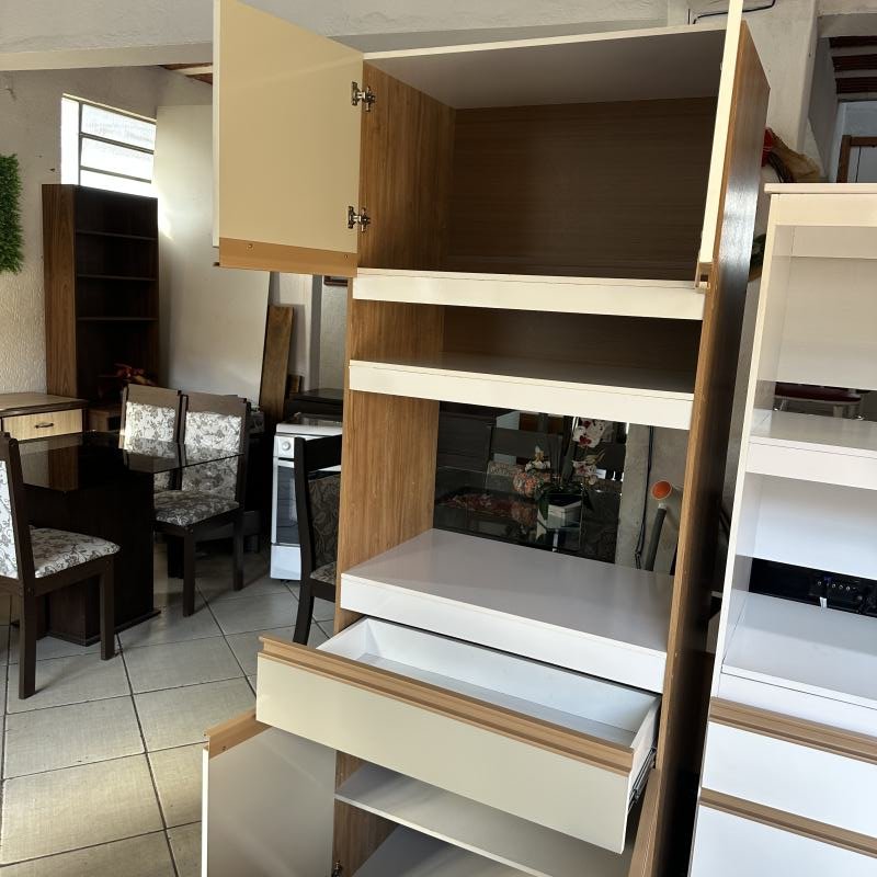 Paneleiro grande com a entrada pra microondas ou forno Semino vu